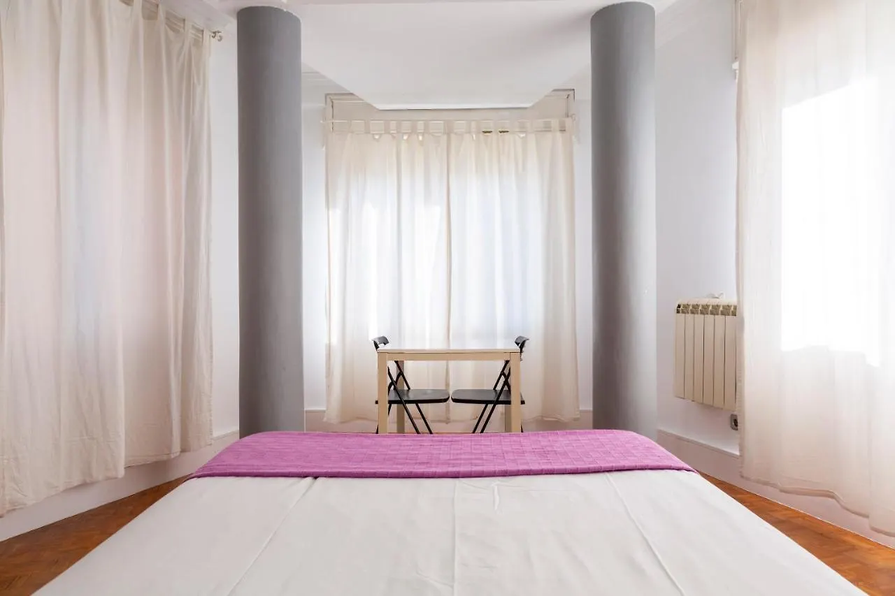 Monrooms Barcelona 2*,